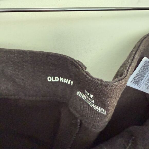 Old Navy Women’s 14 Grey Pixie Pants New - Picture 2 of 5